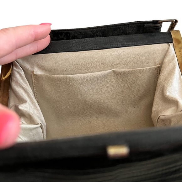 Black Vintage 1960s Leather Clasp Handbag - Picture 7 of 7